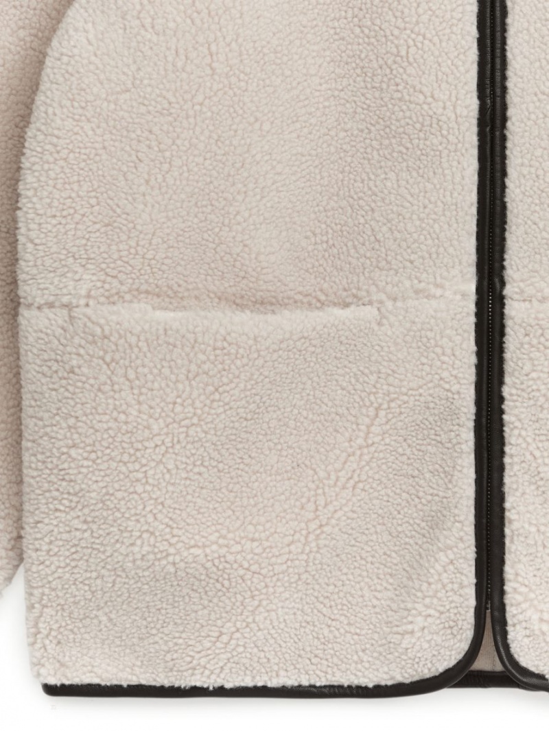 Geaca Arket Piele Detailed Pile Dama Bej Deschis Negrii | Romania-LCUD26895