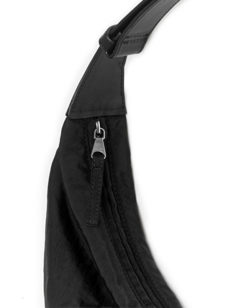 Geanta de Umar Arket Curved Nailon Dama Negrii | Romania-EAJN21489